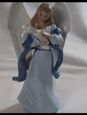 Hallmark Porcelain 8” Angel Figurine "Angelina with Baby" ...Beautiful!